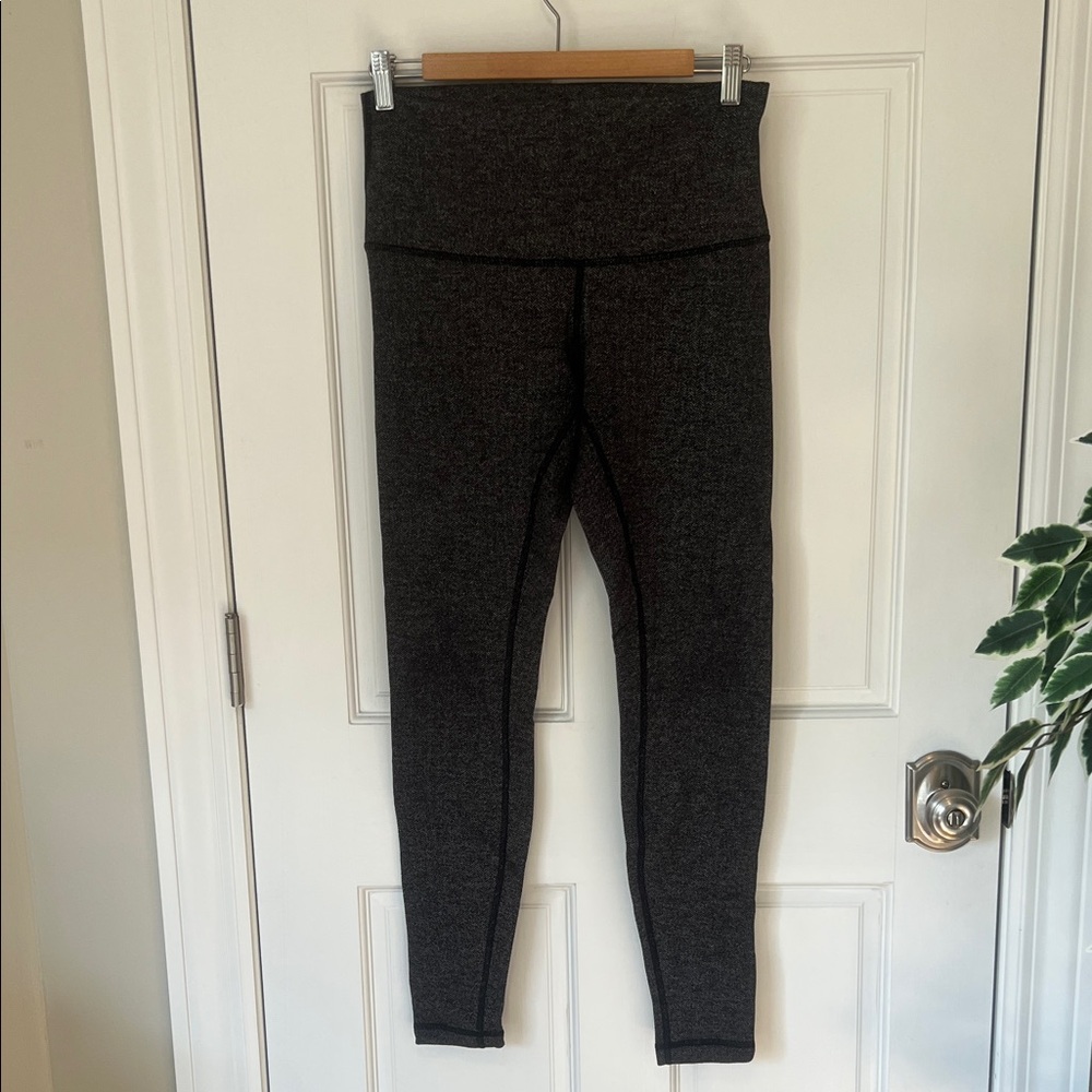 Lululemon Athletica Black and Gray Patterned Leggings Size 8